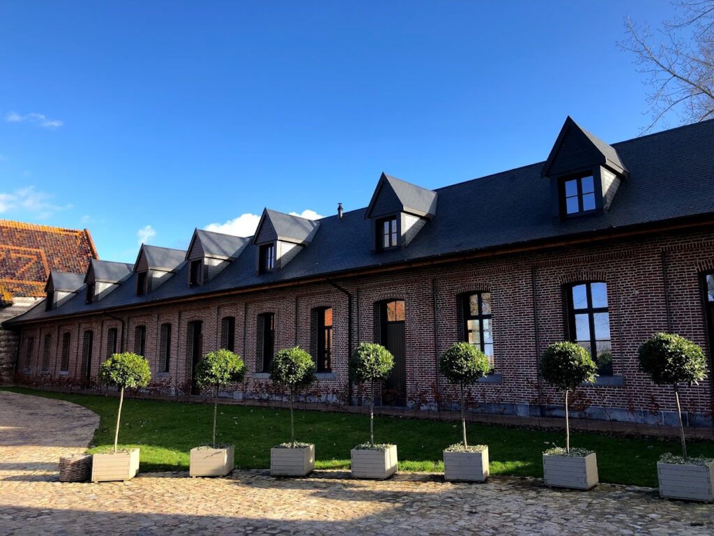 Façade et toiture rénovées après le chantier