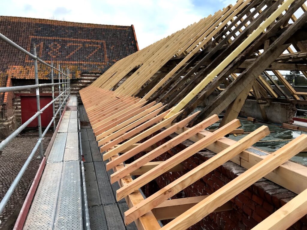 Reprise de la charpente en cours de chantier